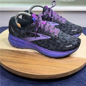 Brooks Ghost 14 Black and Purple Running Shoes (Women’s 6)